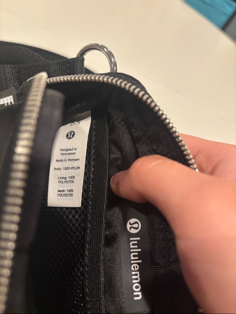 Lululemon Everywhere Crossbody Bag Black / White - Picture 3 of 5